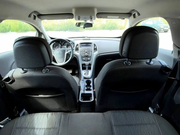 2013 Opel Astra GTC J Рестайлинг, чёрный, 1030000 рублей - вид 8