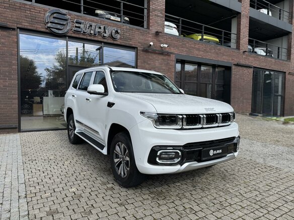 2025 BAIC BJ60, серебристый, 5890000 рублей - вид 2