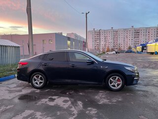 2019 Kia Optima IV Рестайлинг, синий, 1760000 рублей, вид 4