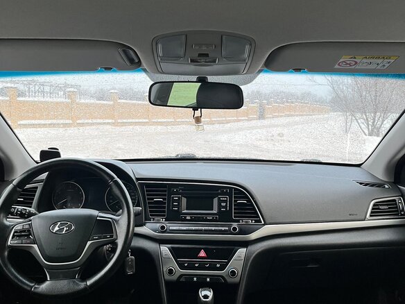 2017 Hyundai Elantra VI (AD), белый, 1400000 рублей - вид 10