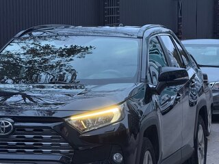 2021 Toyota RAV4 V (XA50), чёрный, 3200000 рублей, вид 2