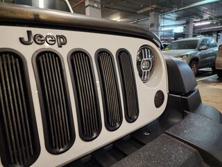 2013 Jeep Wrangler III (JK), белый, 2650000 рублей, вид 4