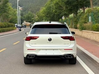 2023 Volkswagen Golf VIII, белый, 1550666 рублей, вид 5