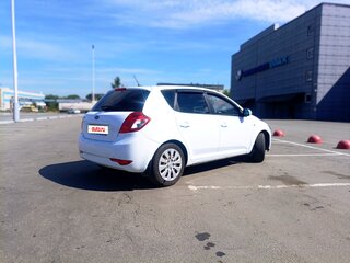 2011 Kia Ceed I Рестайлинг, белый, 600000 рублей, вид 4