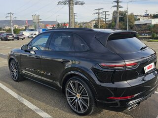 2020 Porsche Cayenne S III, чёрный, 7500000 рублей, вид 3