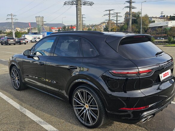 2020 Porsche Cayenne S III, чёрный, 7000000 рублей - вид 2