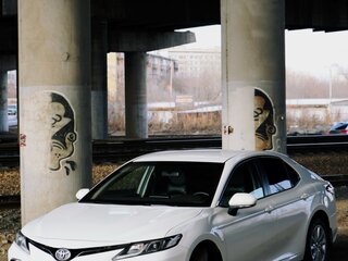2022 Toyota Camry VIII (XV70) Рестайлинг, белый, 2700000 рублей, вид 2