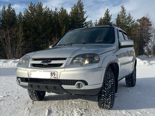 2017 Chevrolet Niva I Рестайлинг, серебристый, 650000 рублей, вид 1