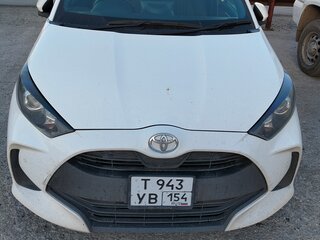2020 Toyota Yaris IV, белый, 980000 рублей, вид 3