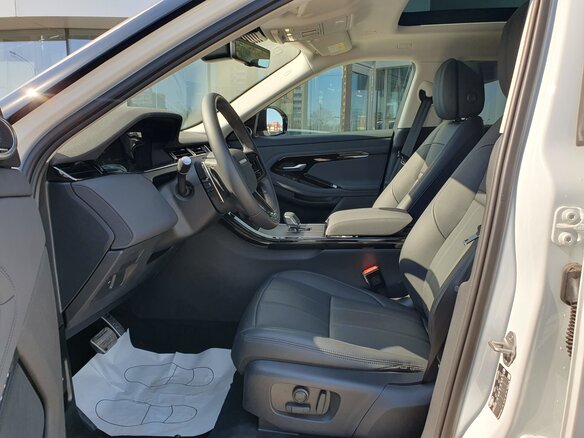 2025 Land Rover Range Rover Evoque L II Рестайлинг, белый - вид 12