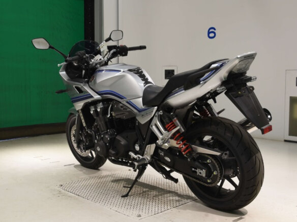 2023 Honda CB 1300, серебристый, 820000 рублей - вид 5