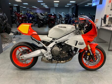 2024 Yamaha XSR900, оранжевый, 1290000 рублей, вид 1