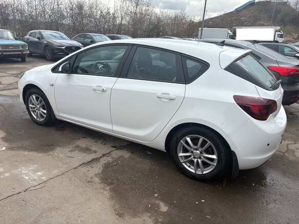 2010 Opel Astra J, белый, 700000 рублей - вид 8