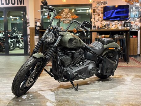 2021 Harley-Davidson Street Bob, зелёный, 1890000 рублей, вид 2