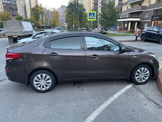 2015 Kia Rio III Рестайлинг, коричневый, 800000 рублей, вид 2