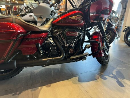 2023 Harley-Davidson Road Glide Special, пурпурный, 3690000 рублей, вид 4