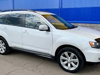 2011 Mitsubishi Outlander II Рестайлинг, белый, 1260000 рублей, вид 2