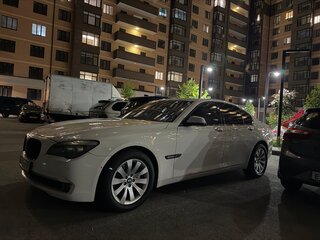 2009 BMW 7 серии 740i V (F01/F02/F04), белый, 1299999 рублей, вид 5
