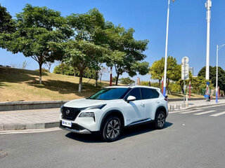 2022 Nissan X-Trail III Рестайлинг, белый, 1625000 рублей, вид 1
