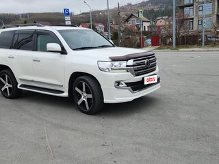 2020 Toyota Land Cruiser 200 Series Рестайлинг 2, белый, 8800000 рублей, вид 3