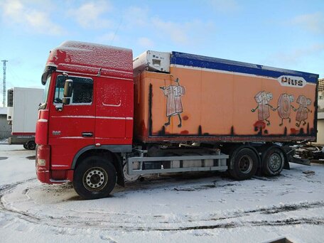 2005 DAF XF 95, красный, 3400000 рублей, вид 2