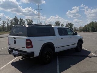 2019 Ram 1500 Crew Cab V, белый, 6200000 рублей, вид 2