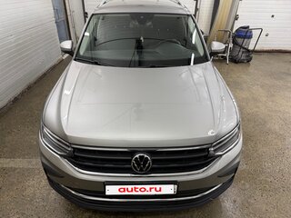 2021 Volkswagen Tiguan II Рестайлинг, серебристый, 3500000 рублей, вид 3