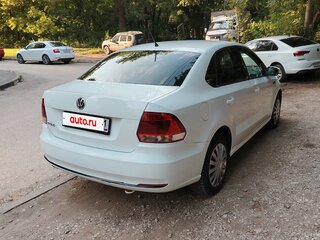 2016 Volkswagen Polo V Рестайлинг, белый, 700000 рублей, вид 3