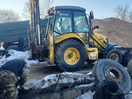 2008 New Holland B100B, жёлтый, 3500000 рублей, вид 1