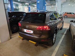 2013 Volkswagen Touareg II, коричневый, 2400000 рублей, вид 2
