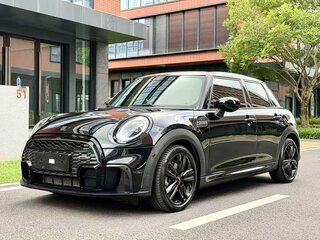 2023 Mini Hatch Cooper III (F55/F56) Рестайлинг 2, чёрный, 2290000 рублей, вид 1