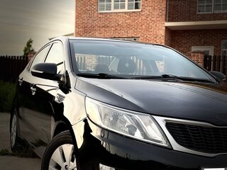 2013 Kia Rio 5-speed III, чёрный, 660000 рублей, вид 4