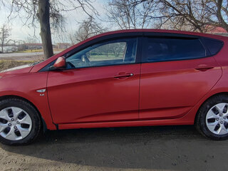 2016 Hyundai Solaris I Рестайлинг, красный, 900000 рублей, вид 3