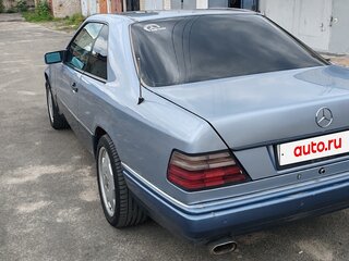 1994 Mercedes-Benz E-Класс 220 I (W124), голубой, 1500000 рублей, вид 5