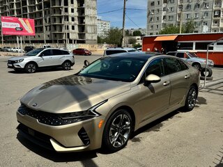 2020 Kia K5 III, золотистый, 3000000 рублей, вид 3