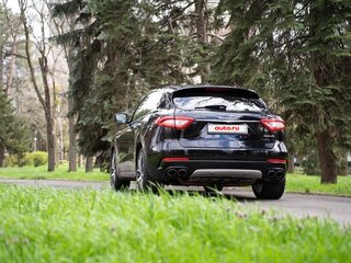 2017 Maserati Levante S I, чёрный, 5300000 рублей, вид 4