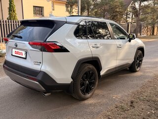 2024 Toyota RAV4 V (XA50), белый, 4700000 рублей, вид 4