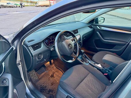 2018 Skoda Octavia III (A7) Рестайлинг, серый, 1800000 рублей, вид 5