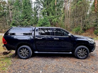 2018 Toyota Hilux VIII, чёрный, 3200000 рублей, вид 3