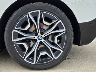 2022 BMW iX xDrive40 I (I20), белый, 6199000 рублей, вид 5