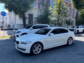 2013 BMW 5 серии 520i VI (F10/F11/F07), белый, 1730000 рублей, вид 2