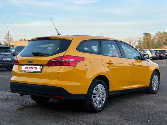 2015 Ford Focus III Рестайлинг, жёлтый, 719999 рублей - вид 5