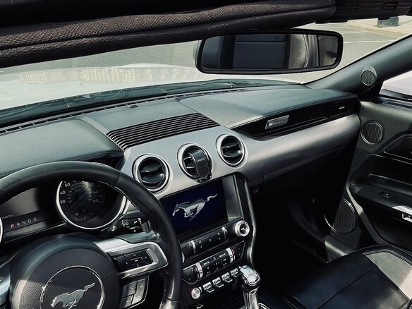 2017 Ford Mustang VI Рестайлинг, белый, 2250000 рублей - вид 19