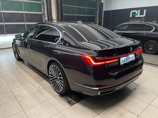 2019 BMW 7 серии 730d xDrive VI (G11/G12) Рестайлинг, чёрный, 5800000 рублей, вид 4