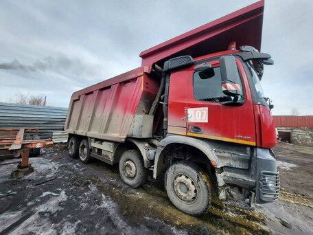 2020 Mercedes-Benz Arocs, красный, 7004000 рублей, вид 1