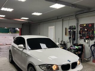 2010 BMW 1 серии 116i I (E81/E82/E87/E88) Рестайлинг, белый, 800000 рублей, вид 3