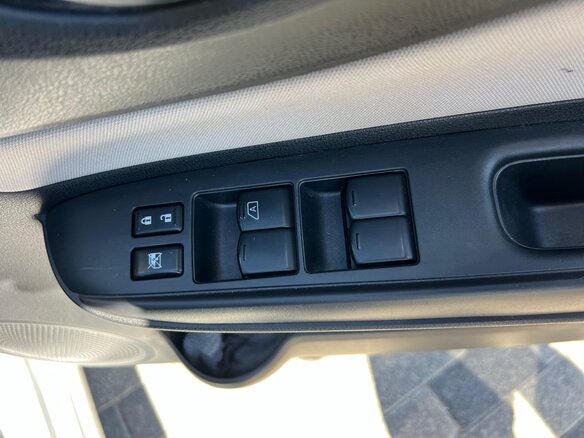 2020 Nissan Note e-Power II Рестайлинг, серебристый, 1465000 рублей - вид 16