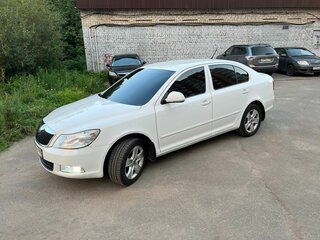 2011 Skoda Octavia II (A5) Рестайлинг, белый, 800000 рублей, вид 4