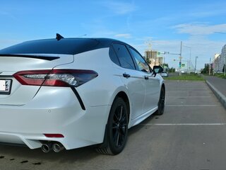 2022 Toyota Camry VIII (XV70) Рестайлинг, белый, 3500000 рублей, вид 4