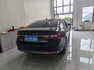 2023 Skoda Superb III Рестайлинг, чёрный, 1900000 рублей, вид 4